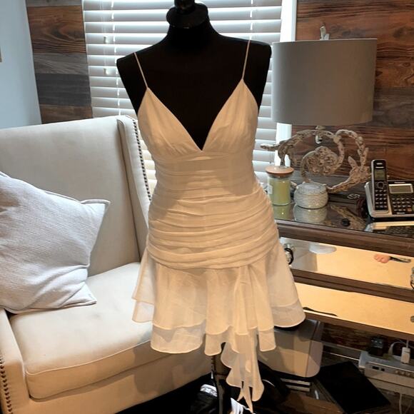 Dresses & Skirts - Beautiful White designer c/Medium collective small